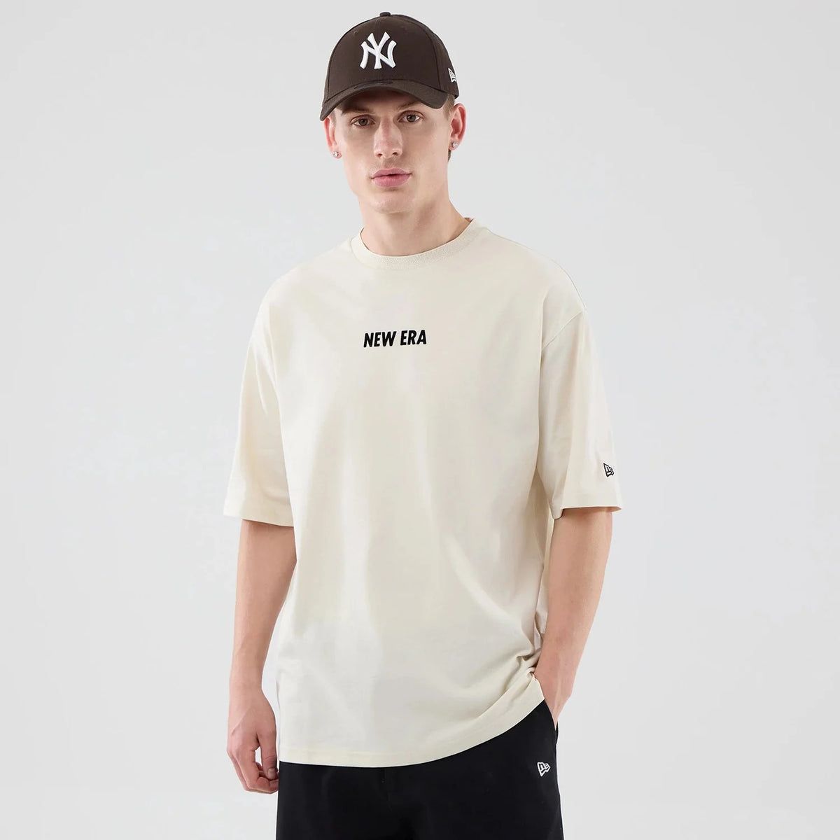 NEW ERA Cap Graphic Cream Oversized T-Shirt