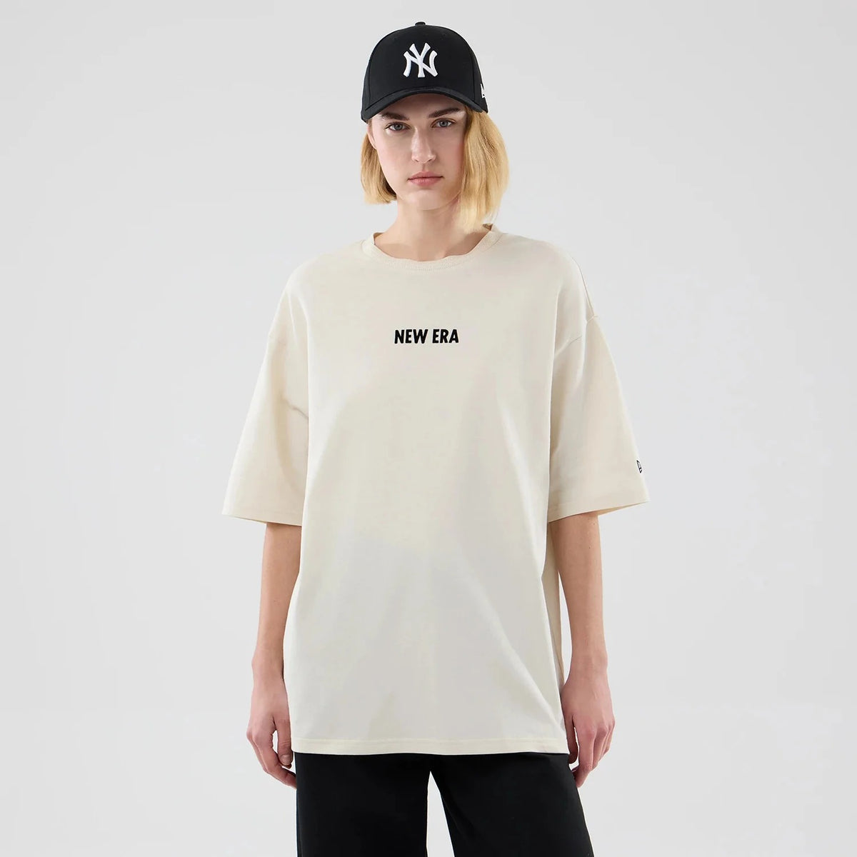 NEW ERA Cap Graphic Cream Oversized T-Shirt