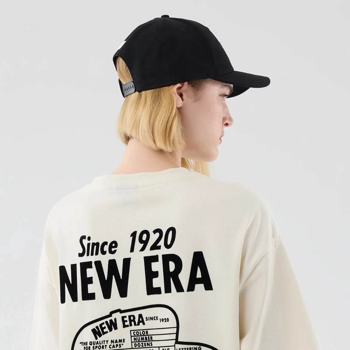 NEW ERA Cap Graphic Cream Oversized T-Shirt